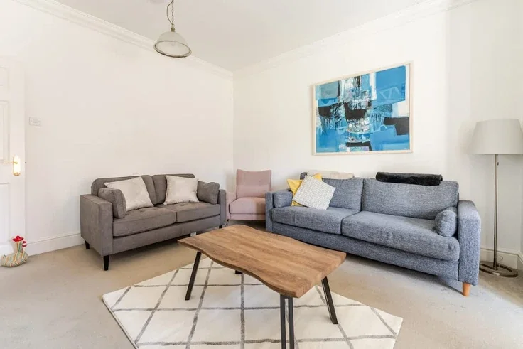 Flat Perrett Way in Pill