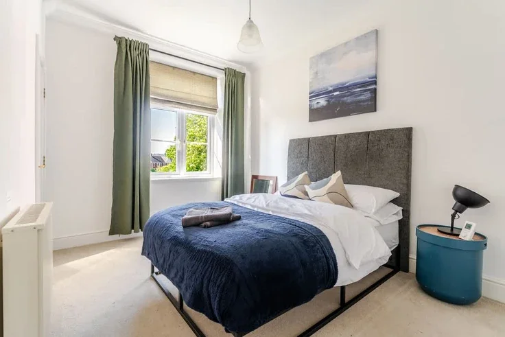 Flat Perrett Way in Pill