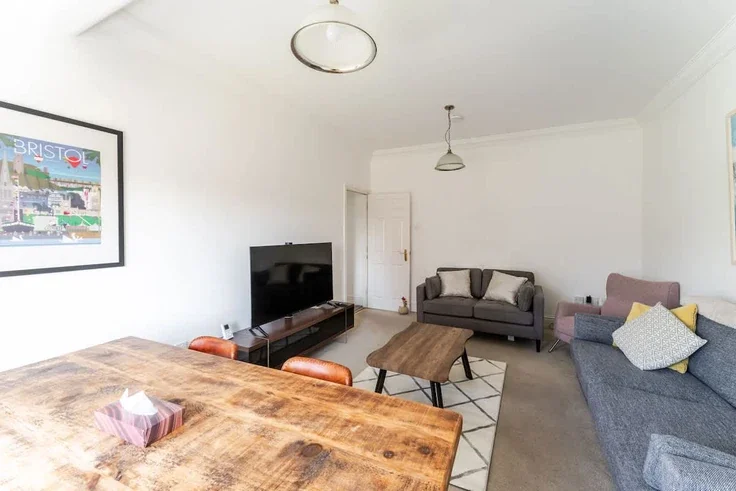 Flat Perrett Way in Pill