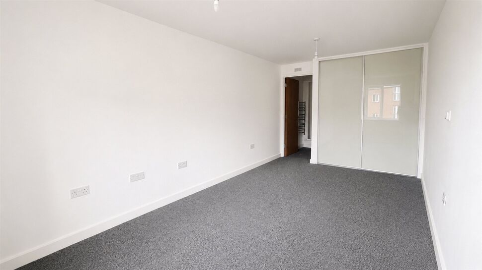 Flat Black Eagle Drive in Dartford