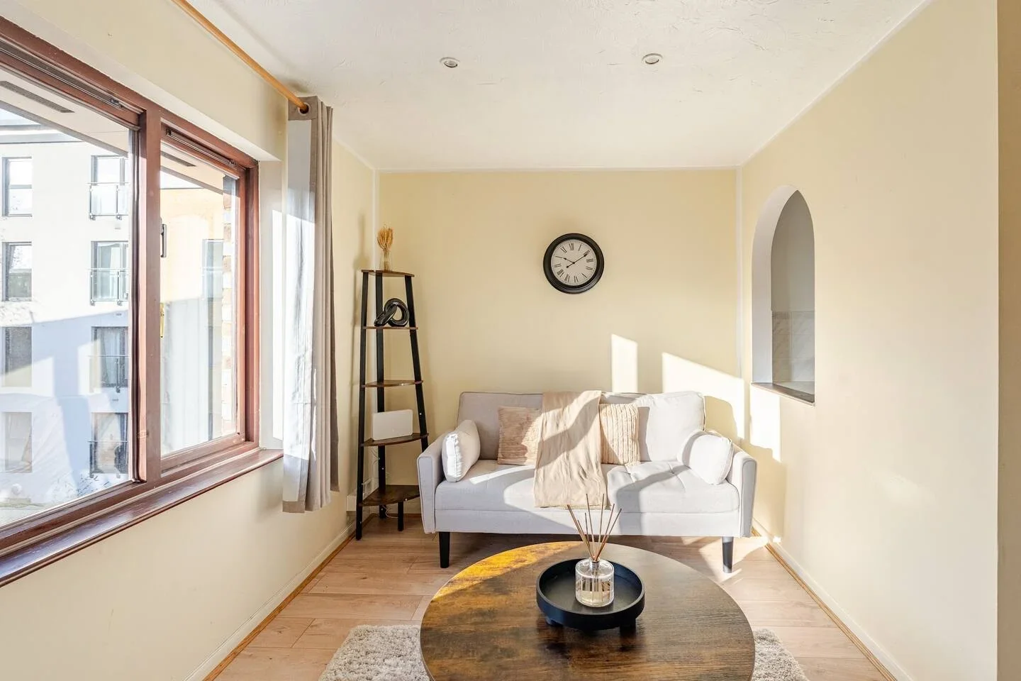 Flat Westferry Road in Greater London