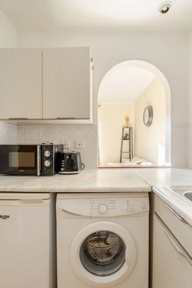 Flat Westferry Road in Greater London