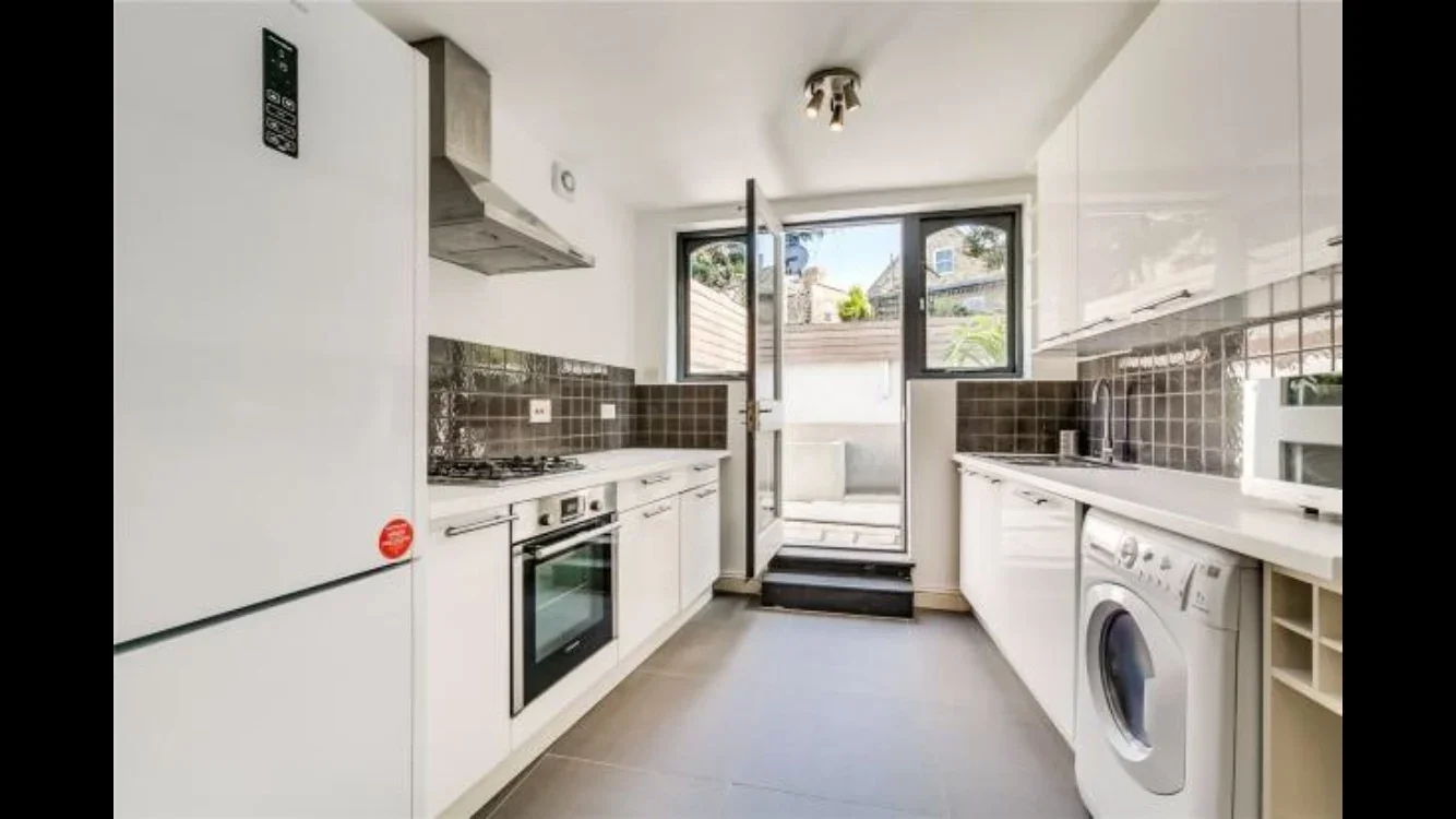 Flat Tregothnan Road in Greater London