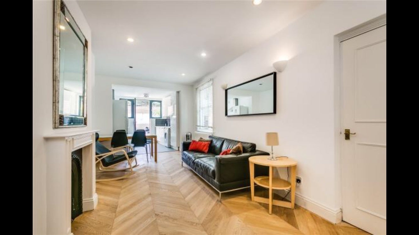 Flat Tregothnan Road in Greater London