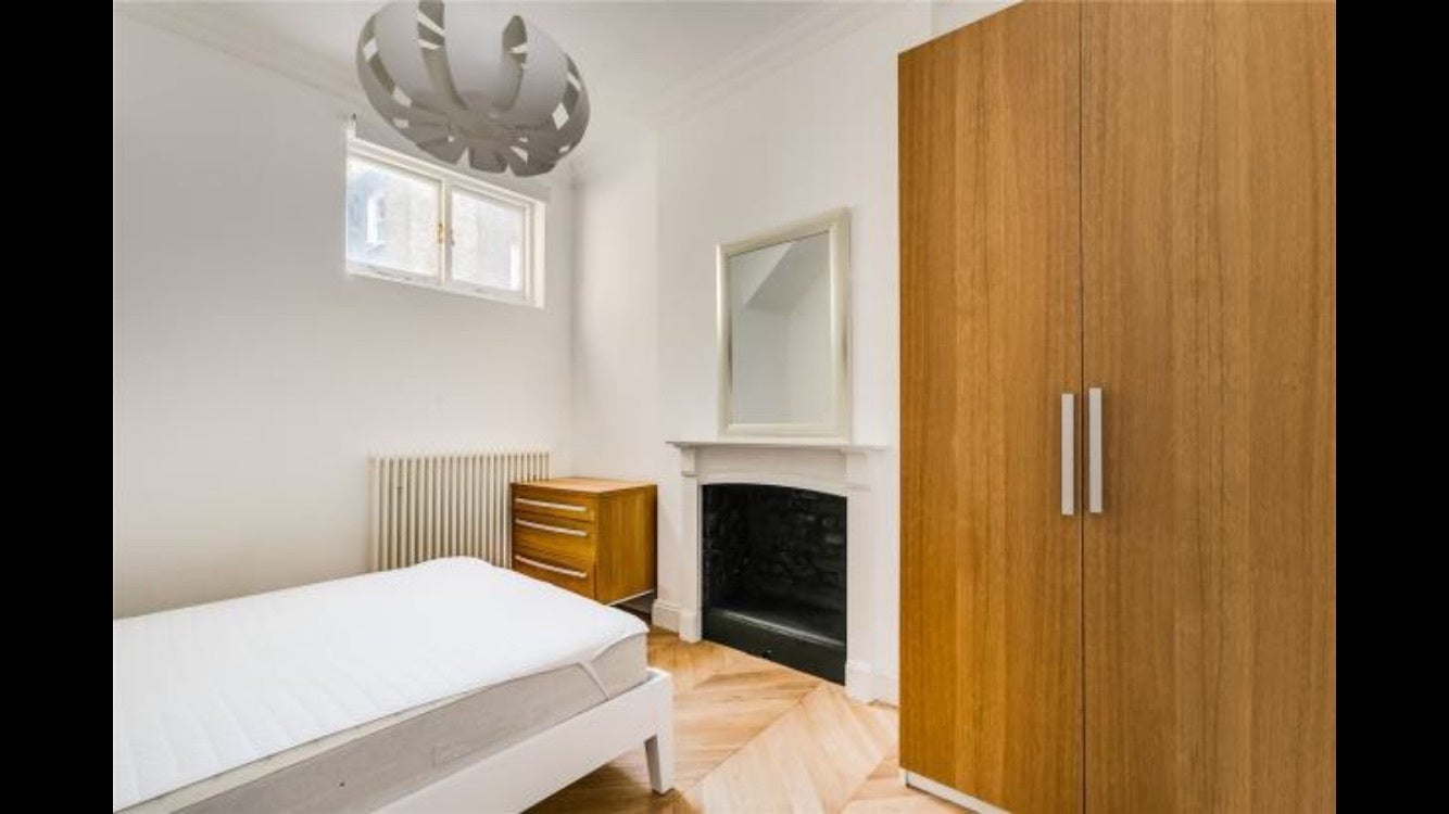 Flat Tregothnan Road in Greater London