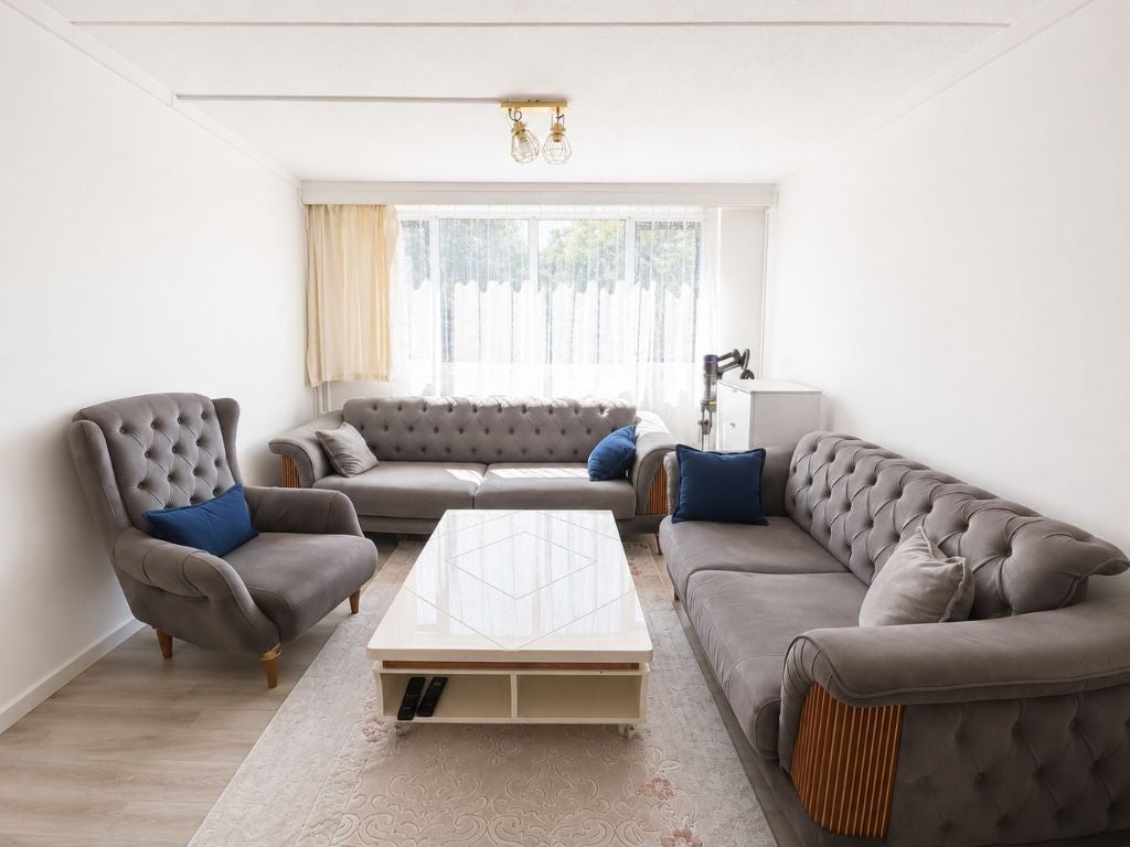 Flat Gloucester Road in Greater London