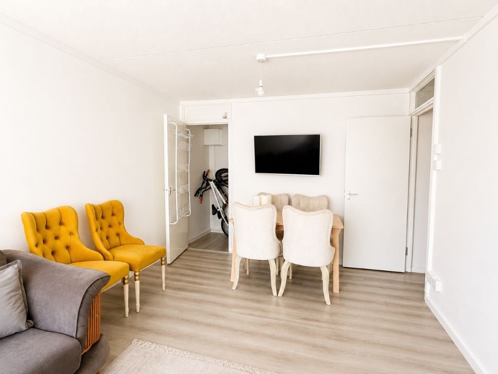 Flat Gloucester Road in Greater London