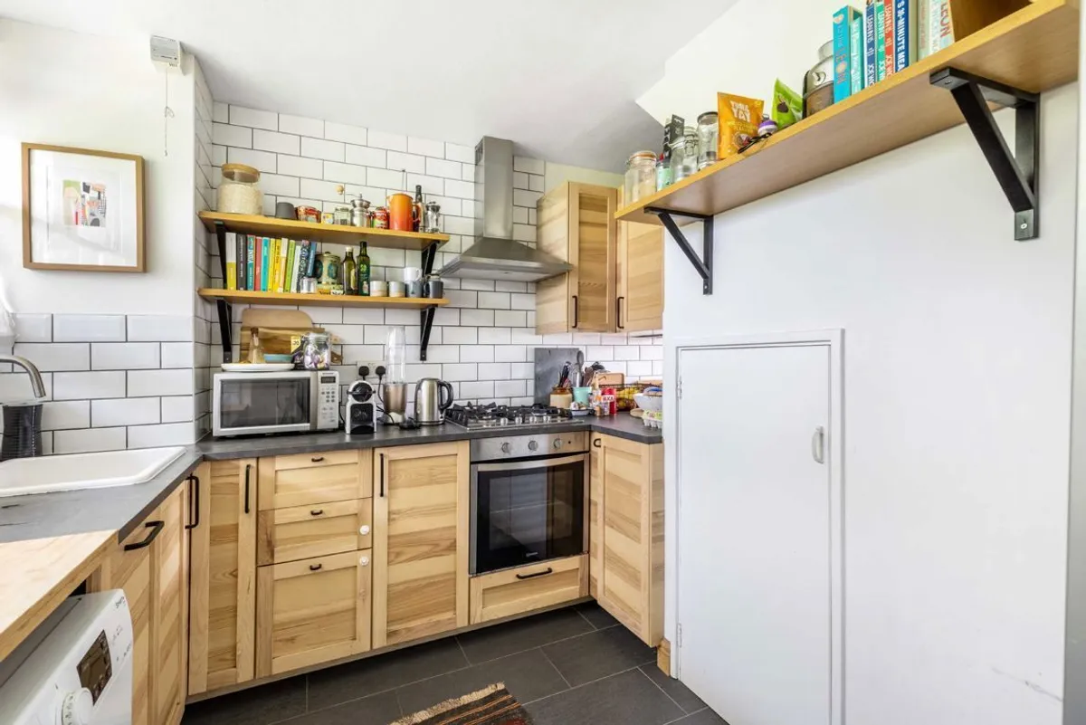 Flat Franciscan Road in Greater London