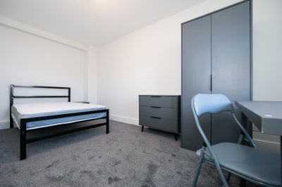 Room Headingley Avenue in Leeds