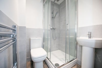 Room Headingley Avenue in Leeds