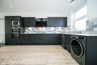 Room Headingley Avenue in Leeds