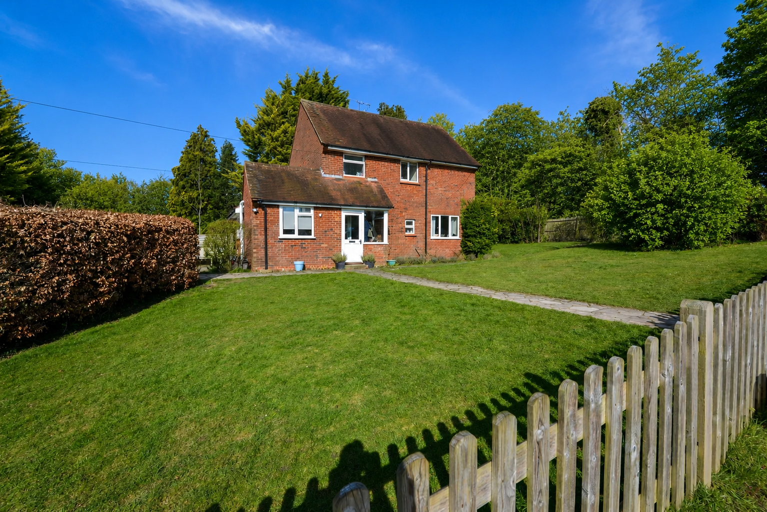 House Wix Lane (BY 540) in Guildford