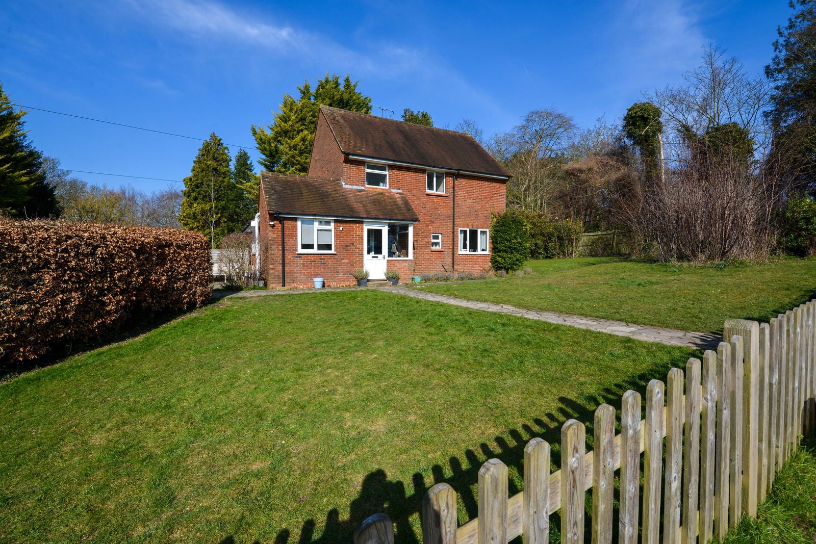 House Wix Lane (BY 540) in Guildford