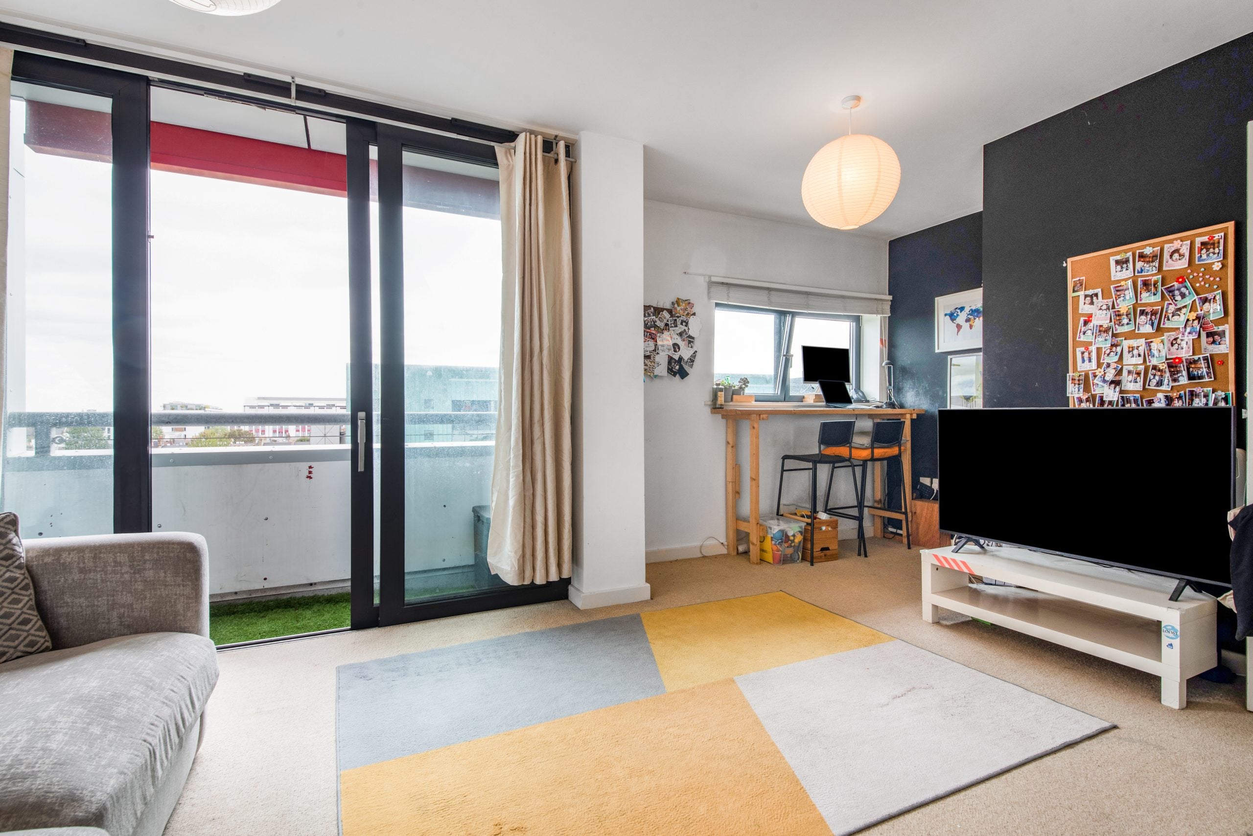 Flat Drayton Park in Greater London
