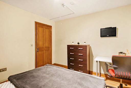 Room Chippenham Road in City of Westminster