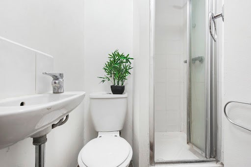 Room Chippenham Road in City of Westminster