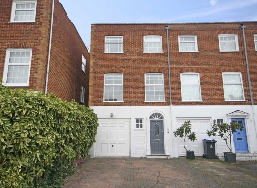 House Blenheim Gardens in Greater London