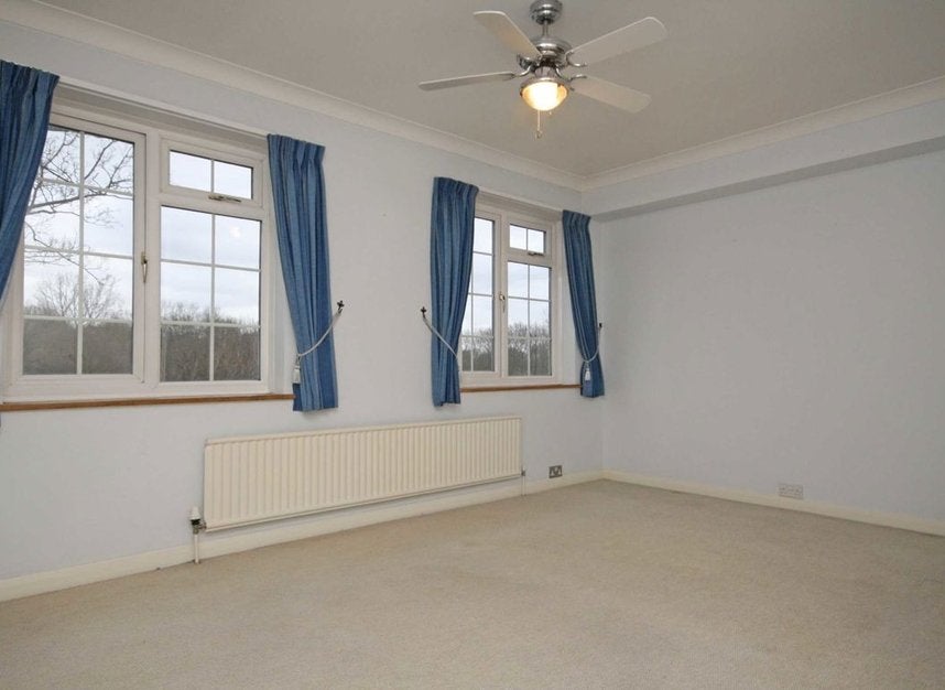 House Blenheim Gardens in Greater London