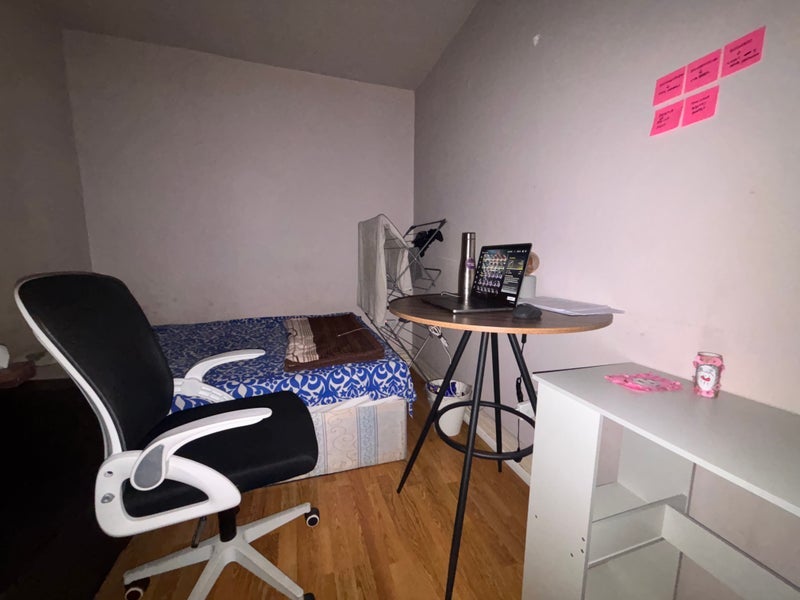 Room Thomas Road in Greater London