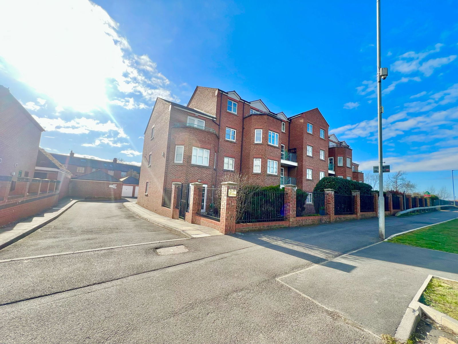 Flat Garden Court in Barnsley