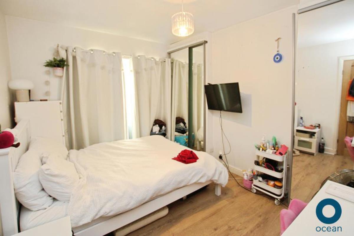Room Bank Road in Bristol