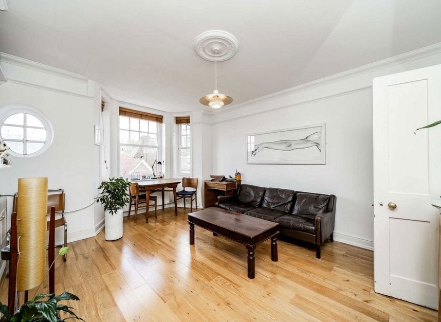 Flat Bulwer Street in Greater London