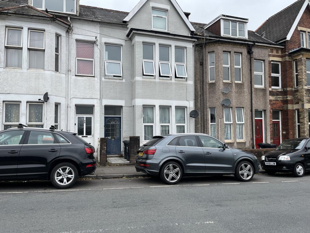 Flat Godfrey Road in Newport