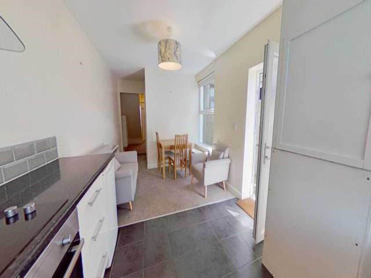 Flat Dogfield Street in Cardiff