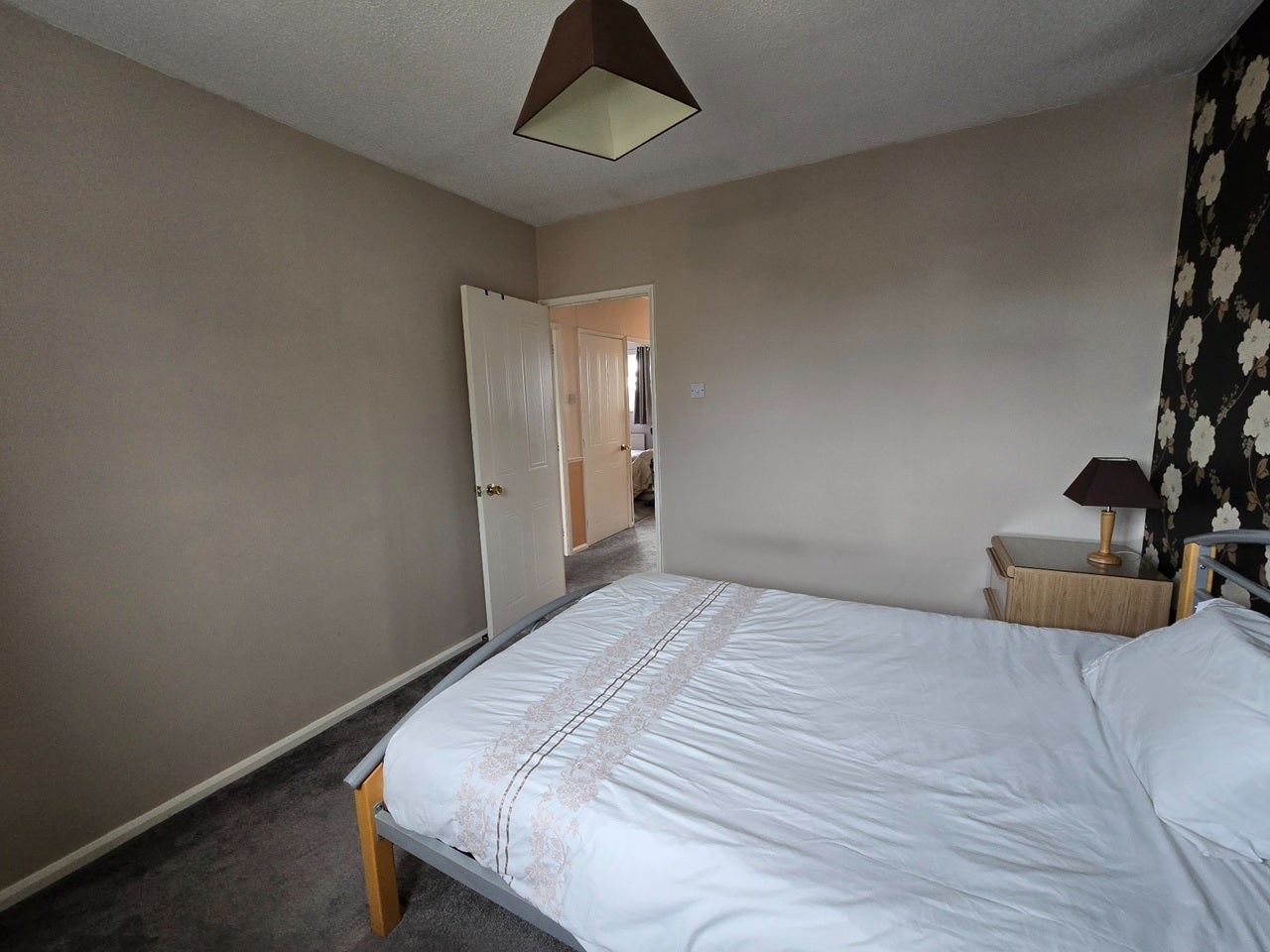Room Westbourne Drive in Stroud