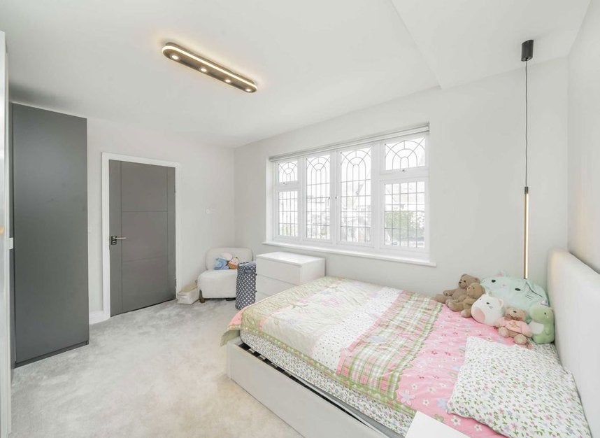 House Talbot Crescent in Greater London