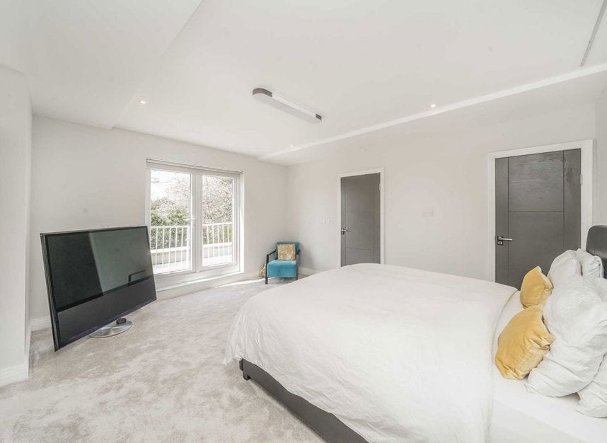 House Talbot Crescent in Greater London