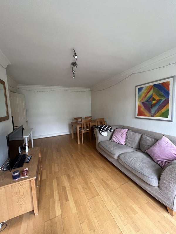 Room Oakhill Road in Greater London