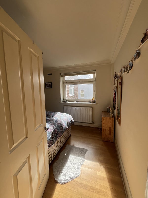 Room Oakhill Road in Greater London