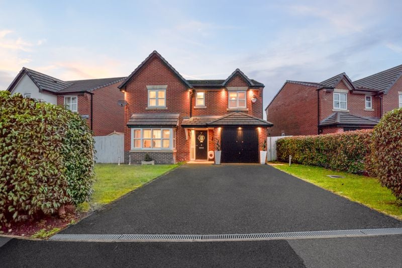 House Rayon Close in Bolton