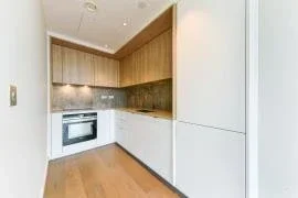 Flat Kennington Lane in Greater London