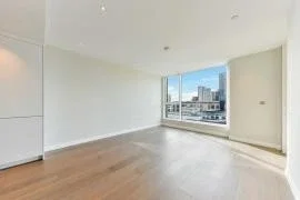Flat Kennington Lane in Greater London