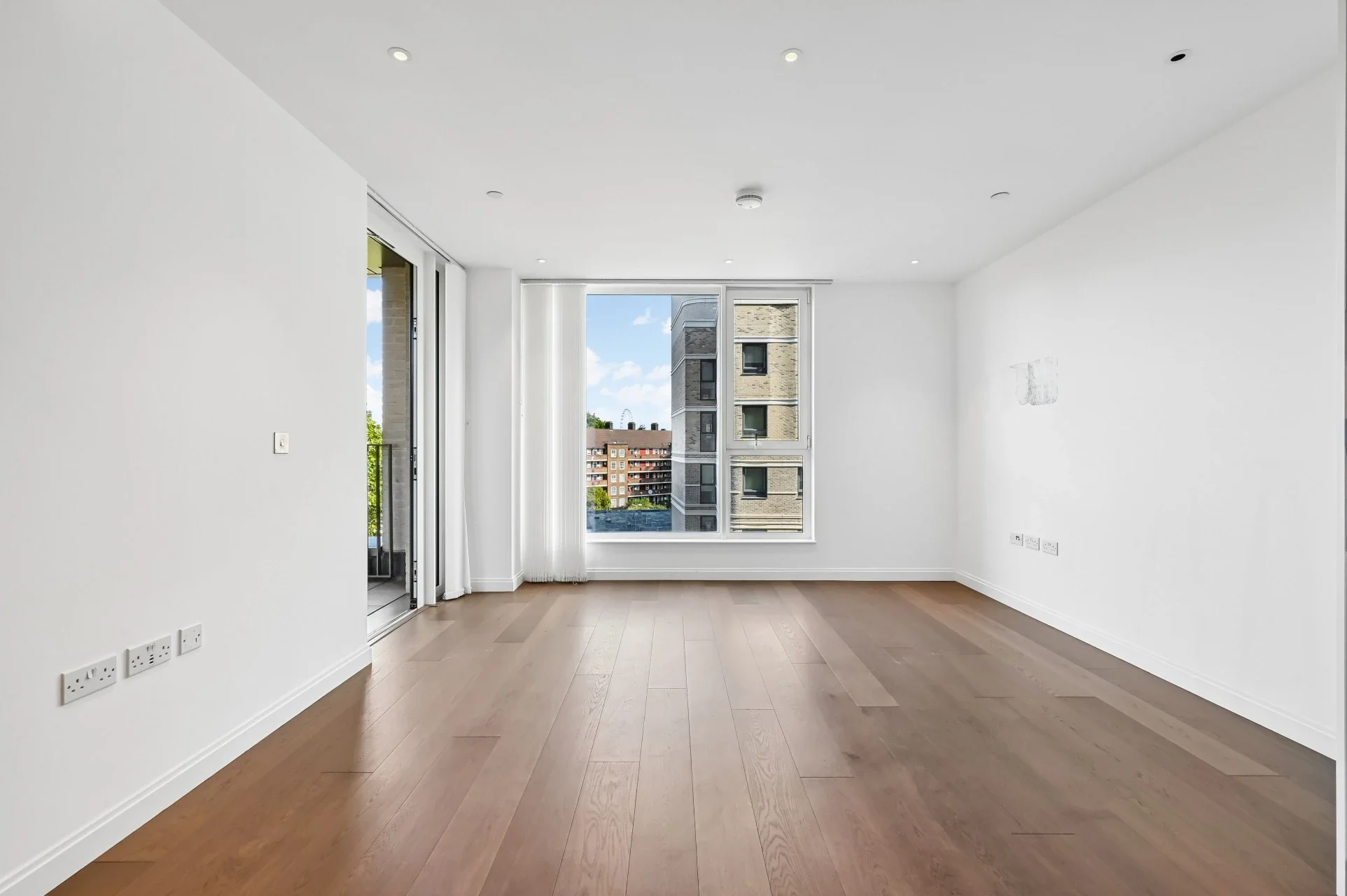 Flat Kennington Lane in Greater London