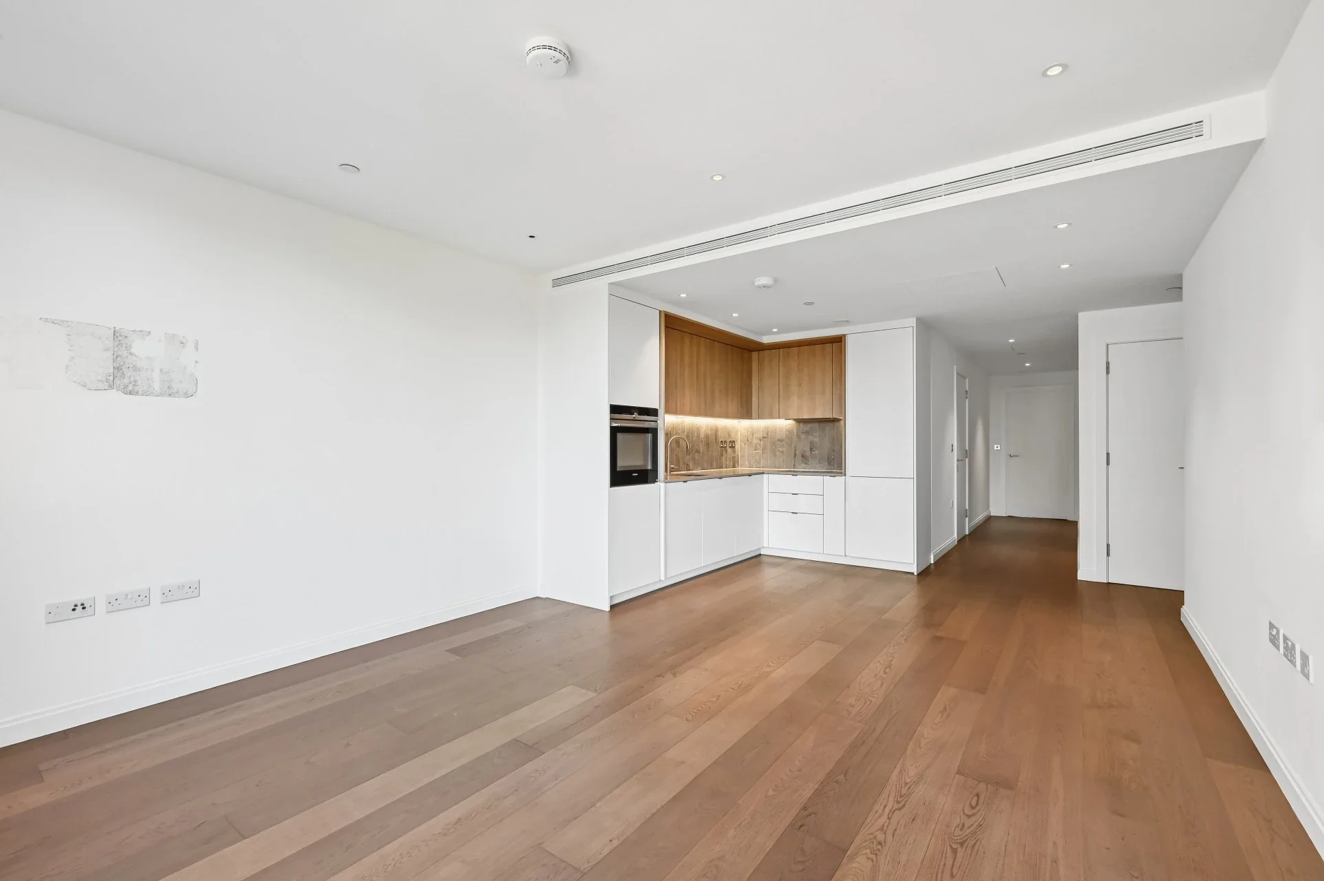 Flat Kennington Lane in Greater London