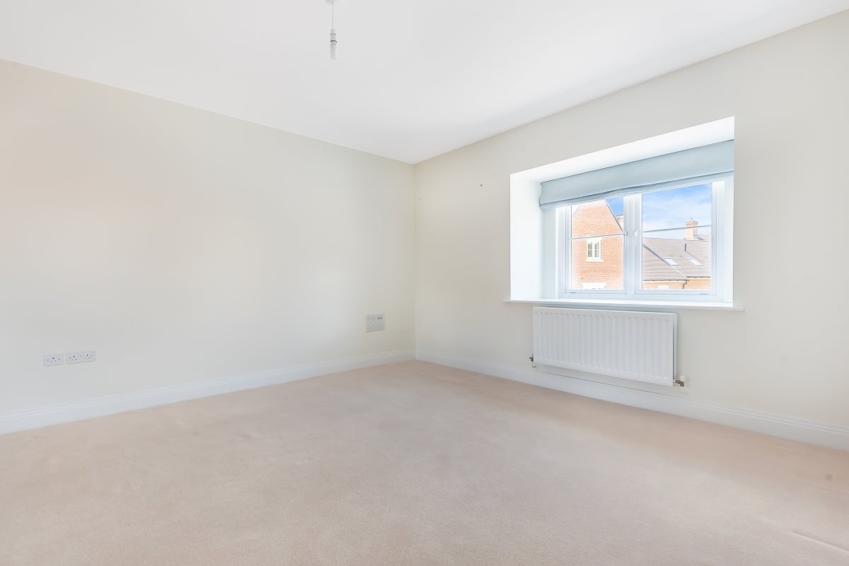 Flat Yarrow Hill in Newell Green