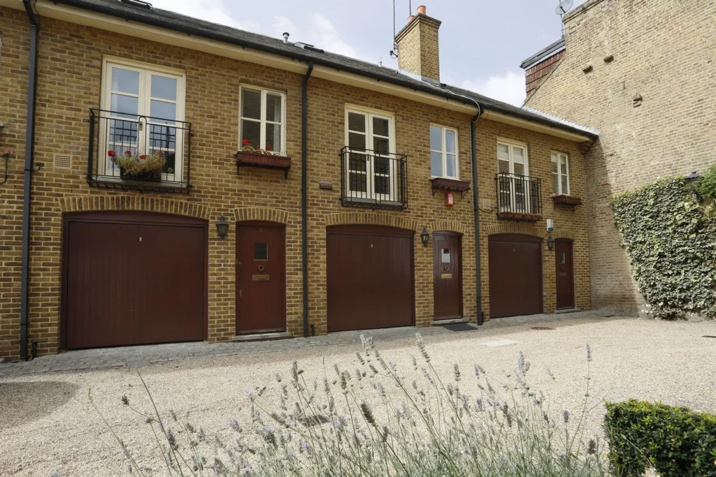 House Old York Road in Greater London