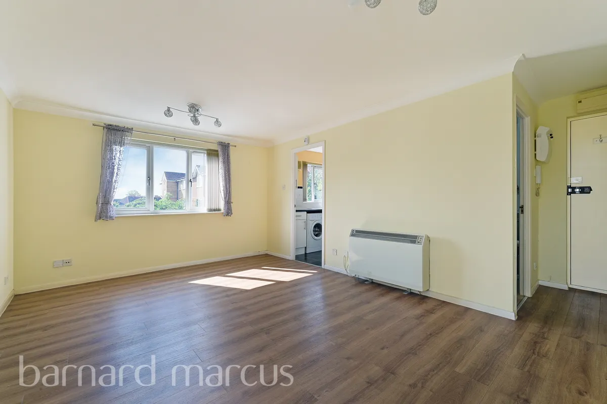 Flat Redford Close in Greater London
