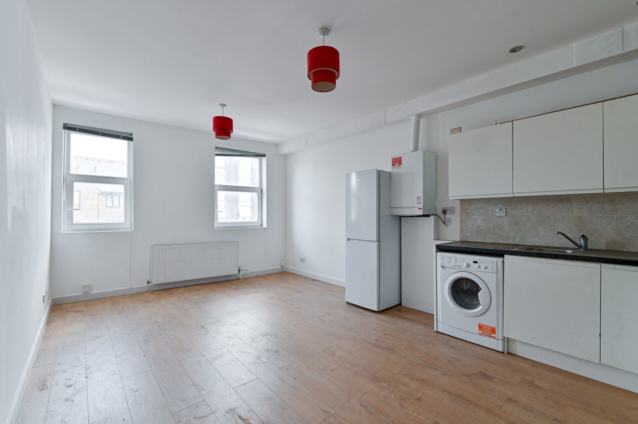 Flat Lewisham High Street in Greater London