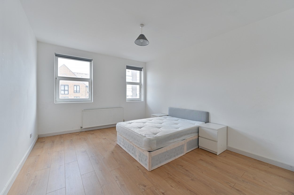 Flat Lewisham High Street in Greater London