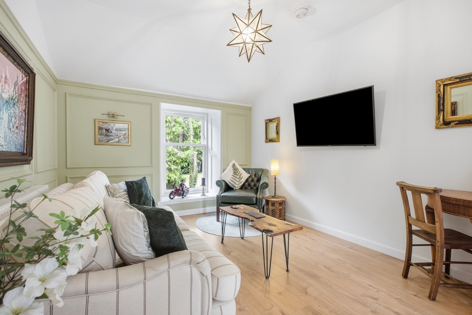 Flat Woodhead Avenue in Glasgow