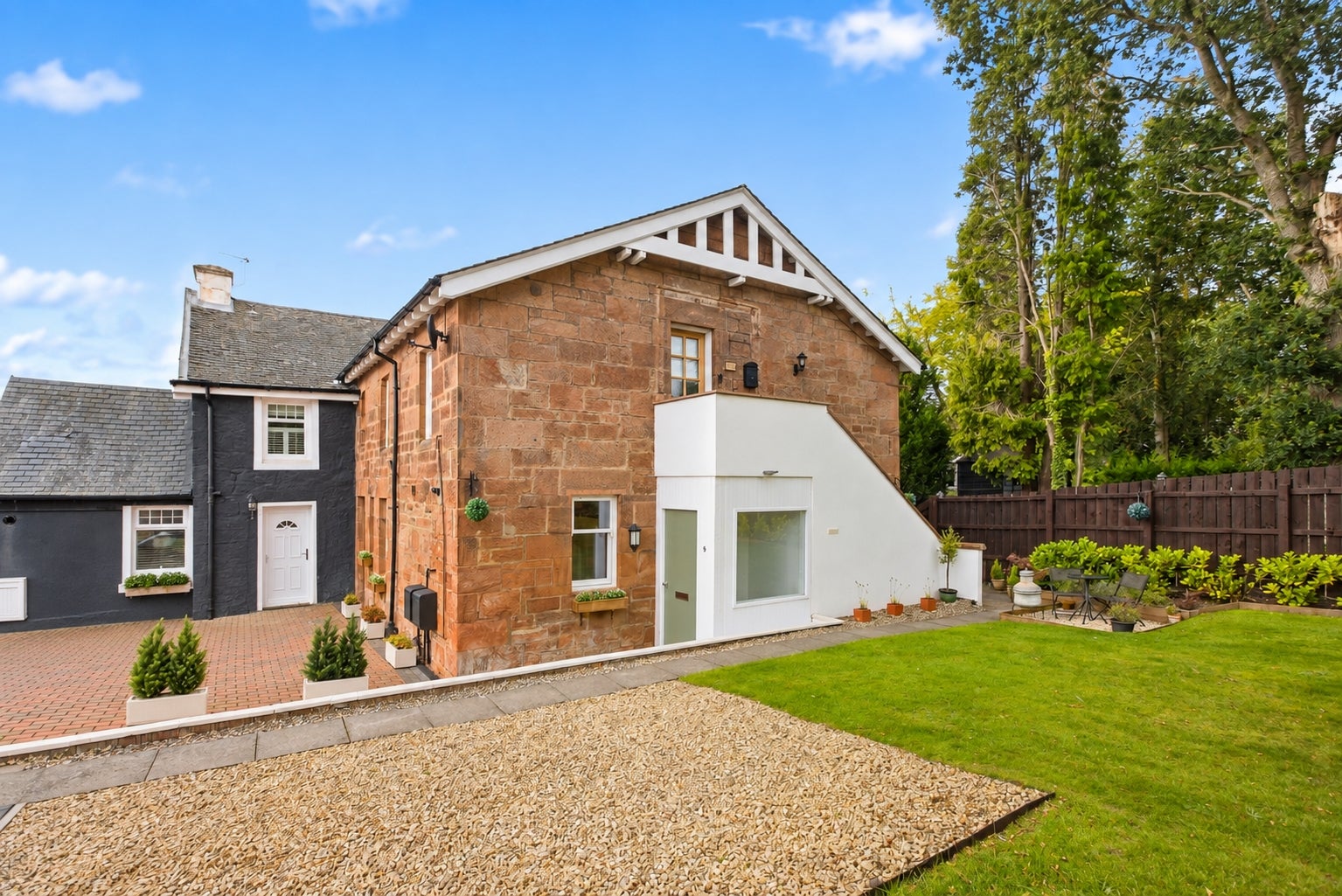 Flat Woodhead Avenue in Glasgow