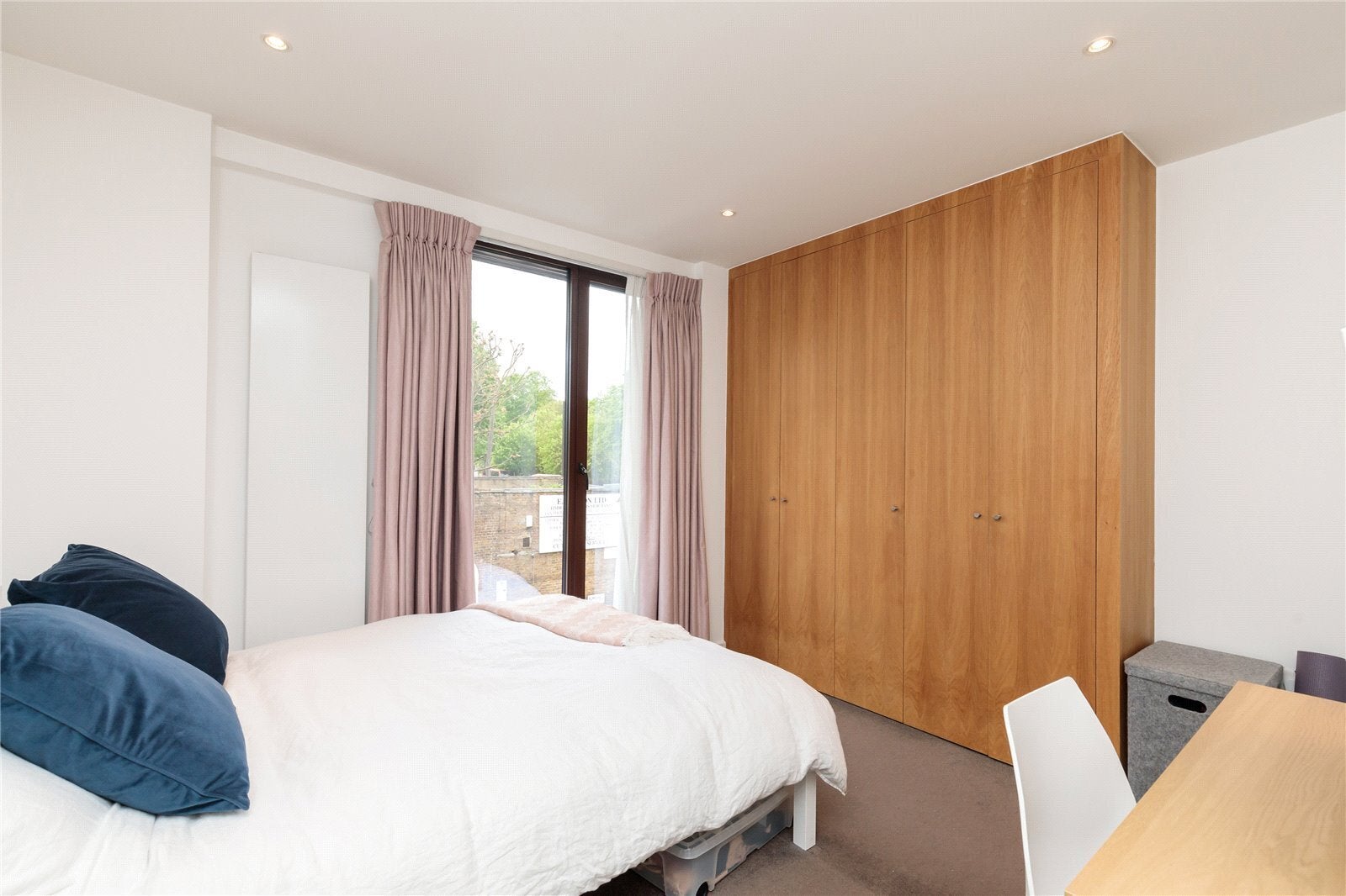 Flat Elmore Street in Greater London