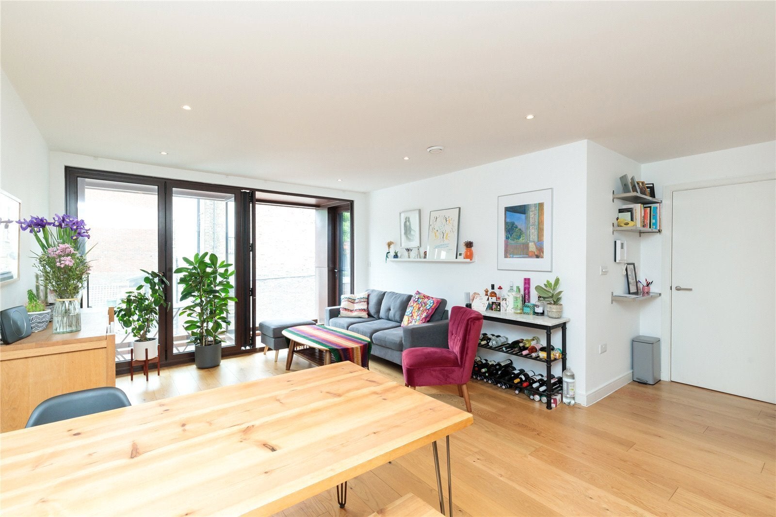 Flat Elmore Street in Greater London