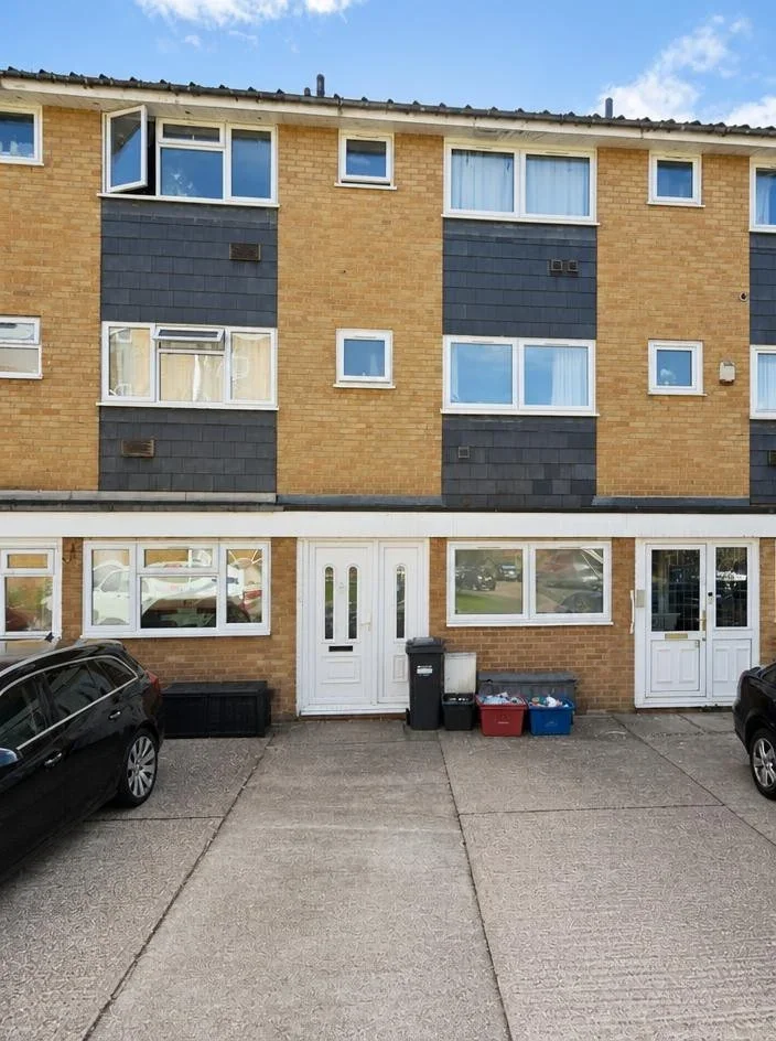 House Aplin Way in Greater London