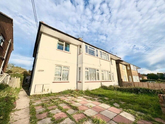 Flat Gilda Crescent in Wealden