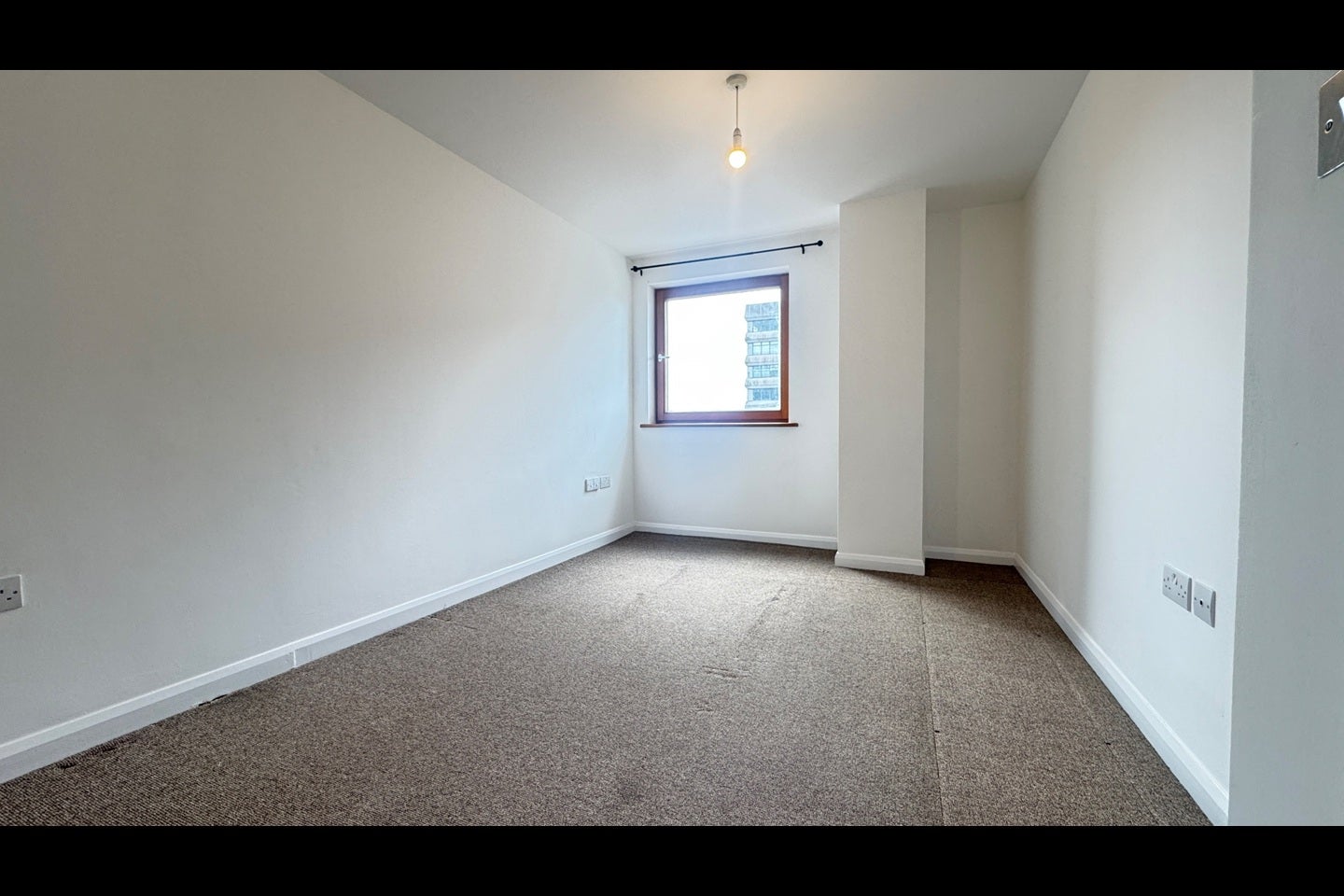 Flat Prior Road in Greater London